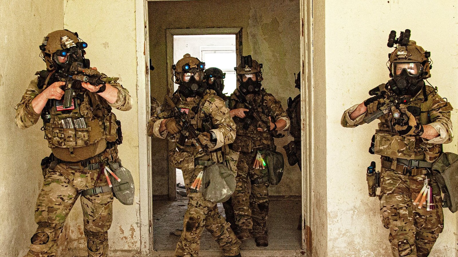 A Geometria da Letalidade: Um Ensaio Analítico sobre Resistência Armada em Combate Confinado